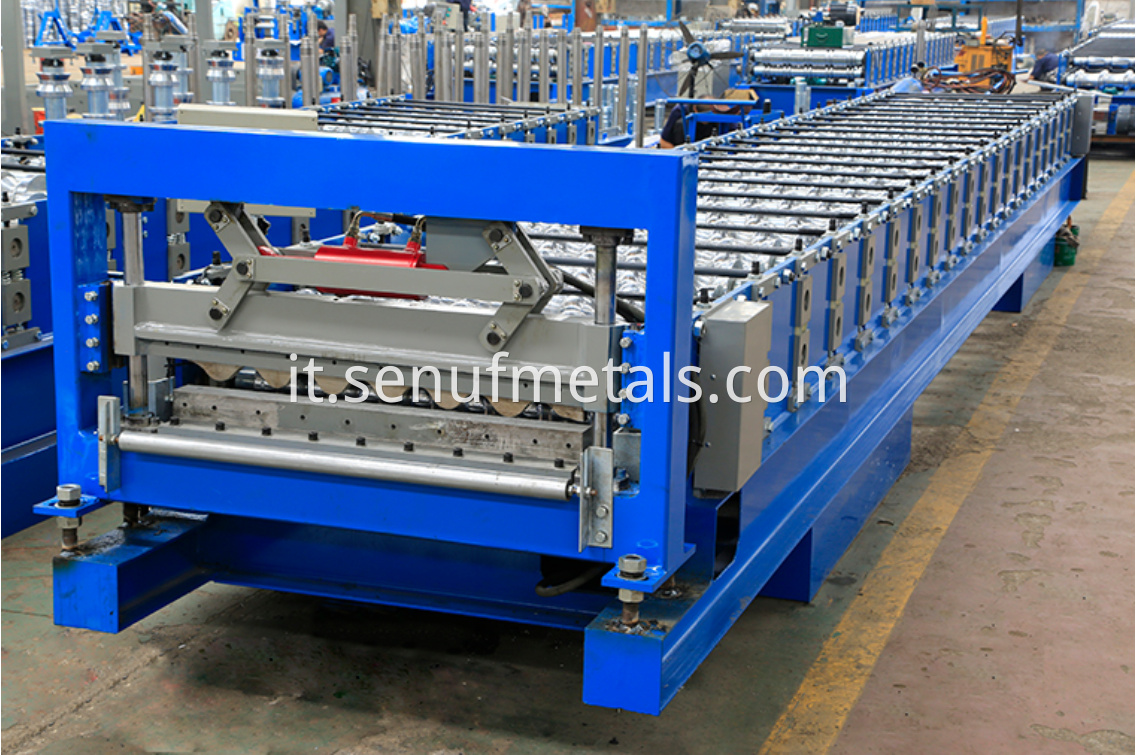 Corrugated roofin machine